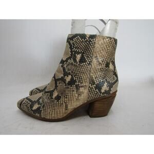 Vince Camuto Womens Size 9.5 M Snake Print Leather Zip Ankle Fashion Boot Bootie
